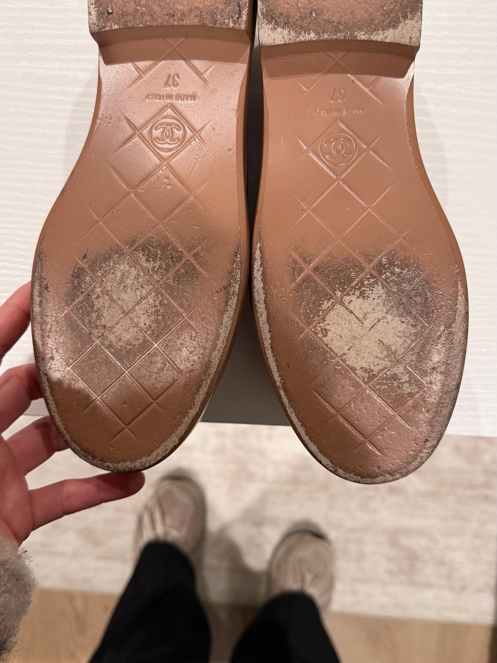 CHANEL CC LOGO brown Lambskin Loafers. - Picture 6 of 6